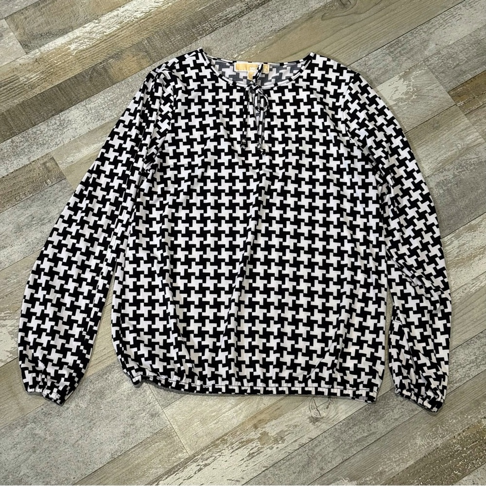 Black and White Geometric Women's Top